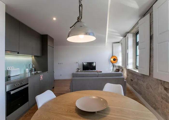 Modern 18th Century Flat Порту