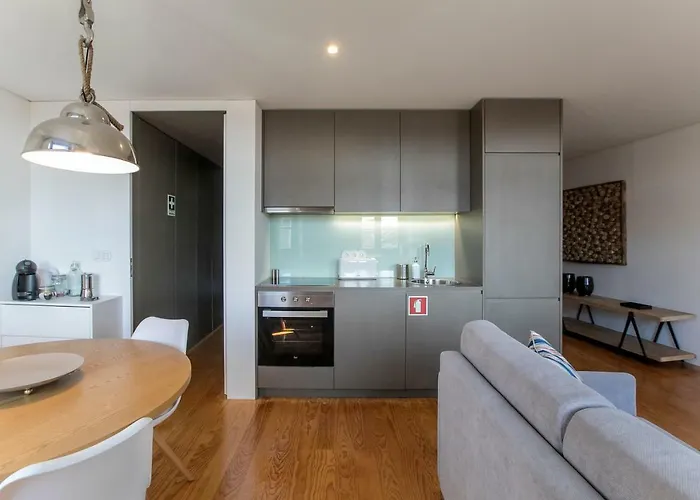 Апартаменты Modern 18th Century Flat Порту