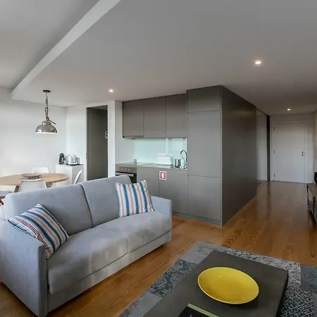 Modern 18th Century Flat *