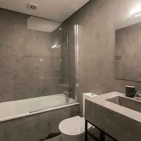 Modern 18th Century Flat * פורטו