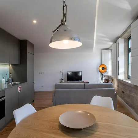 Modern 18th Century Flat Oporto