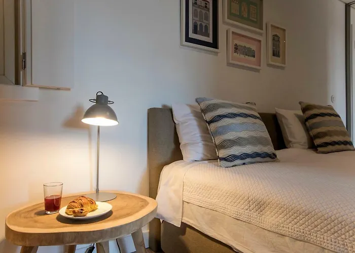 Modern 18th Century Flat شقة بورتو