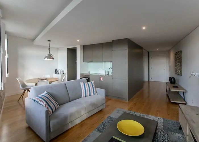 Modern 18th Century Flat *